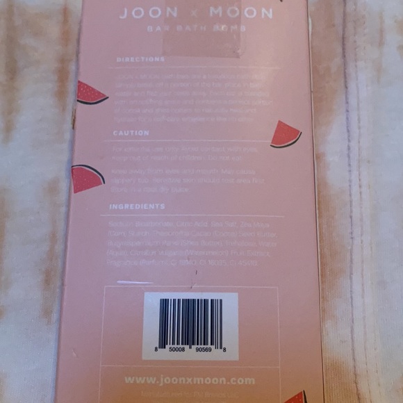 Joon x Moon Watermelon Bar Bath Bomb - Picture 2 of 4